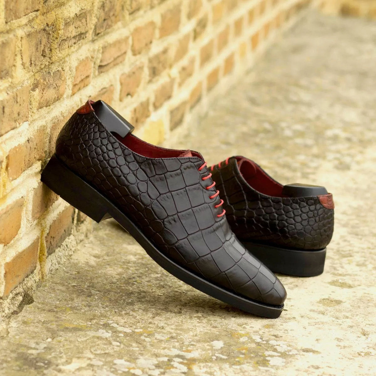 Darvil Black Croco Print Wholecut